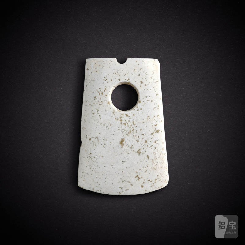 A yellowish-celadon jade axe, yue, Neolithic period | 新石器時代 青黃玉鉞